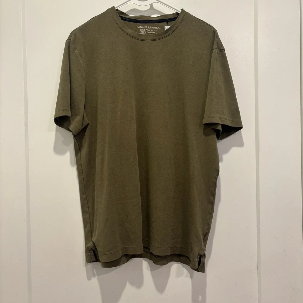 Banana Republic Luxe Touch Tee Mens Medium Olive Green 100% Cotton Short Sleeve